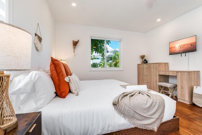 Building Photo - 616 NE 16th Terrace