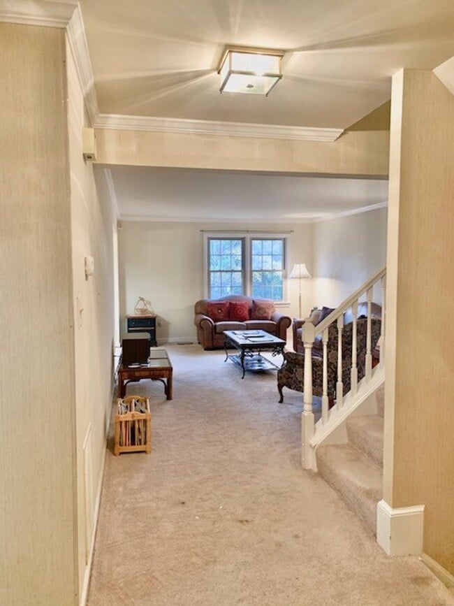 Building Photo - Beautiful home in North Bethesda with atta...