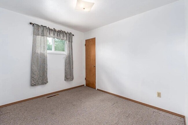 Building Photo - Beautiful 4-Bedroom Home with Finished Bas...