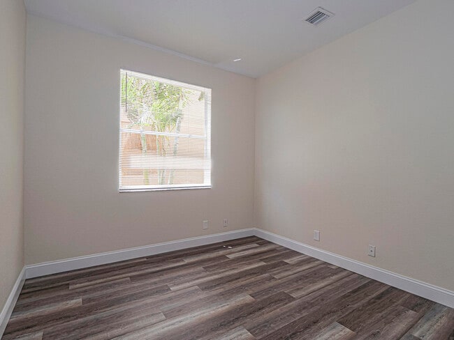 Building Photo - 5605 Spanish River Rd