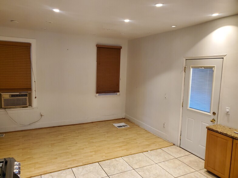 Building Photo - 1453 N Springfield Ave