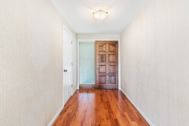 Building Photo - 475 Sutter Ave