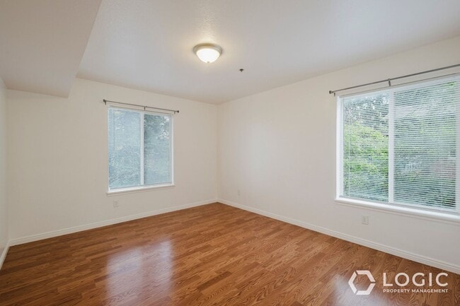 Building Photo - 1044 E 400 S