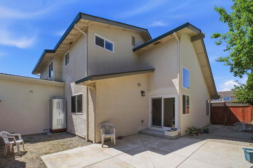 Building Photo - 6001 Castlebrook Dr