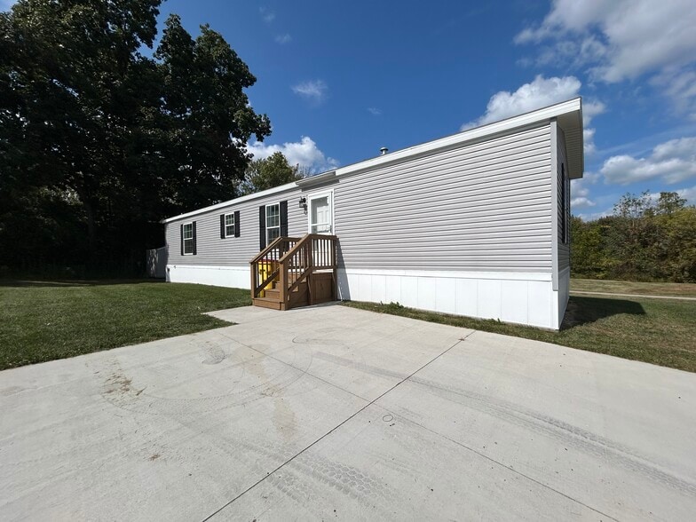 Building Photo - 11420 Oakgrove Dr