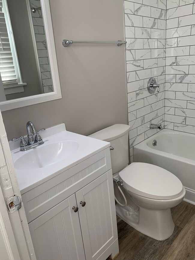 Building Photo - 142-144 W. Norwich Ave.