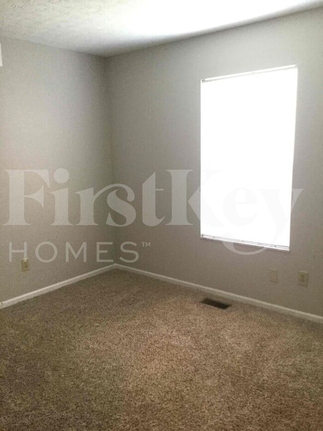 Building Photo - 7249 Bennell Dr