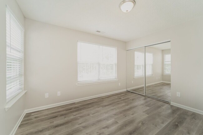 Building Photo - 10315 Wakerobin Ln