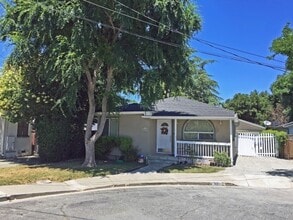 Building Photo - Beautiful updated home in San Jose near Do...