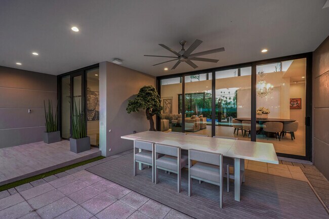 Building Photo - 4011 Bayview Dr