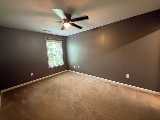 Building Photo - Gorgeous 3 Bed 2.5 Bath Plus Loft Home on ...