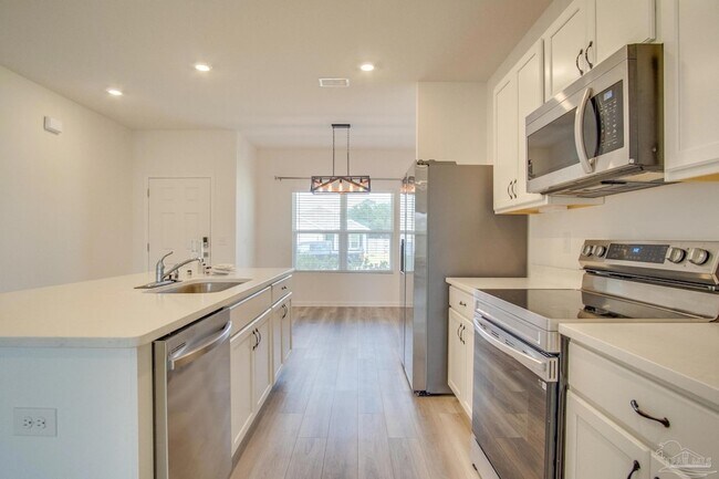 Building Photo - 6625 Sun Tree Cir