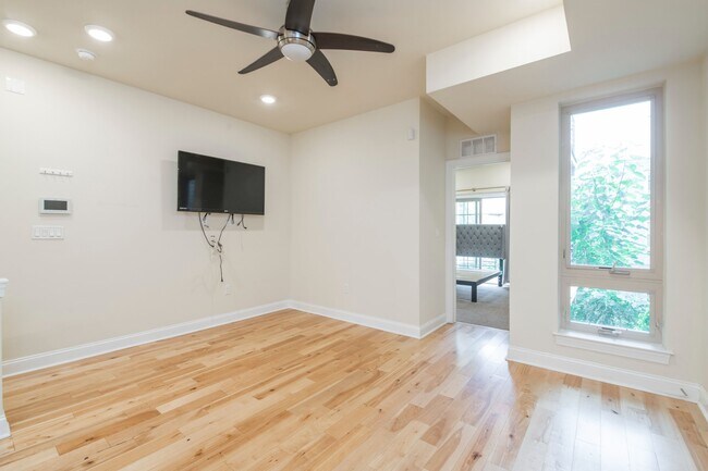 Building Photo - 1825 N Bouvier St