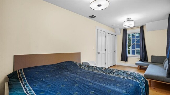 Building Photo - 485 Spring St