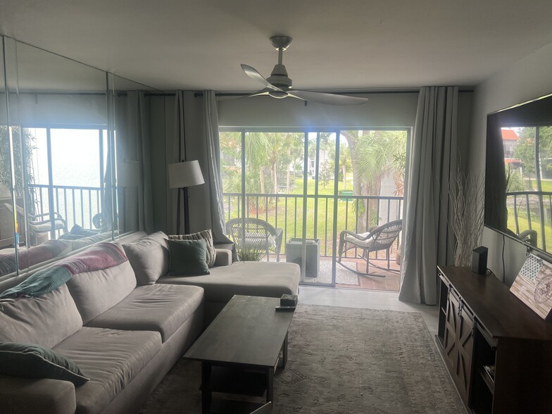 Building Photo - 3215 Beneva Rd