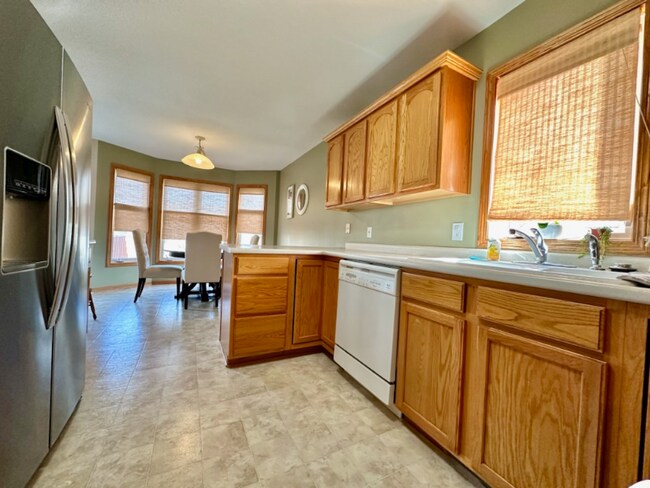 Building Photo - 9815 Biscayne Dr