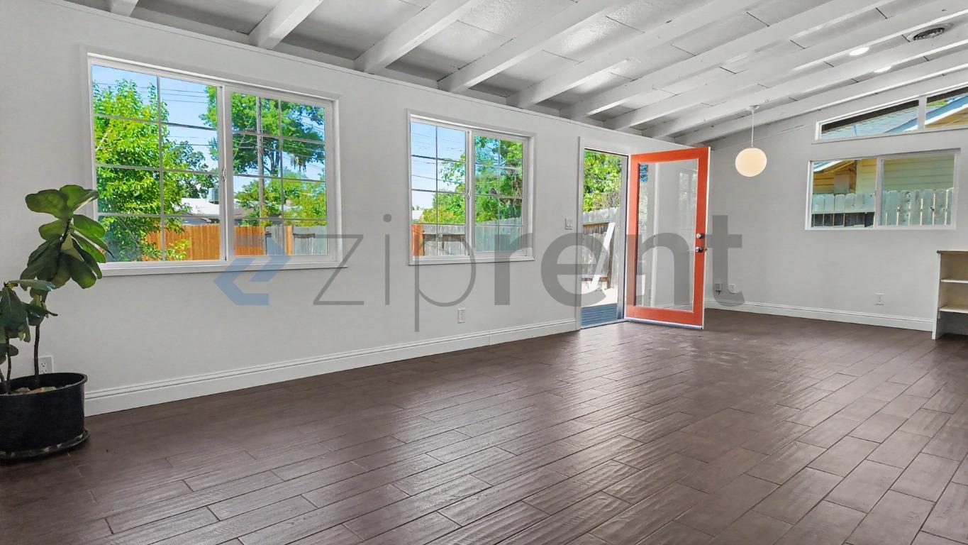 Building Photo - Unit