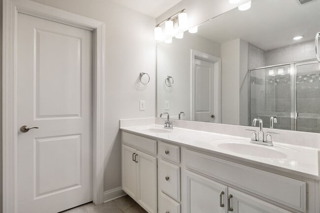 Building Photo - Clover Glen Rental