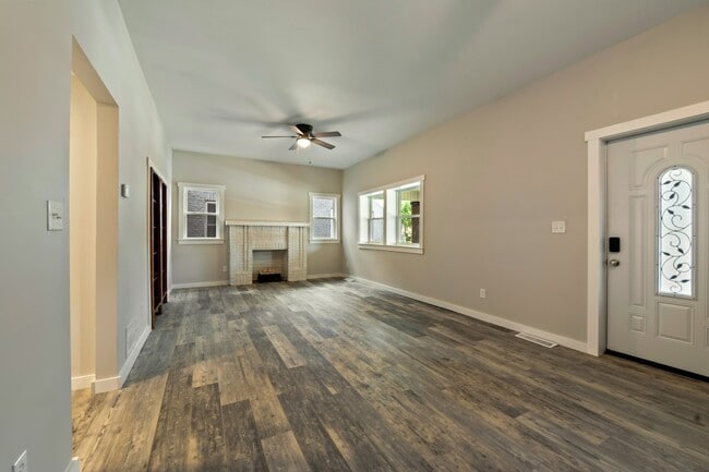Building Photo - 1205 Charleston Ave