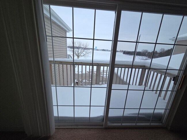 Building Photo - Discover your dream Townhome in Manitowoc!