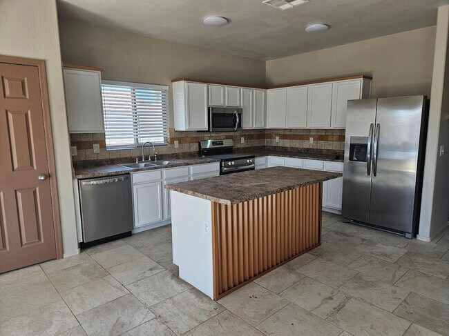 Building Photo - 36337 W Velazquez Dr