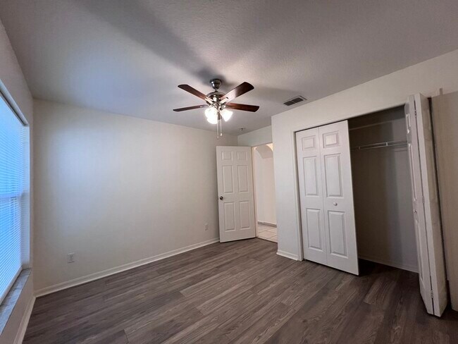 Building Photo - PRICE REDUCED FOR A QUICK MOVE IN!!  Beaut...