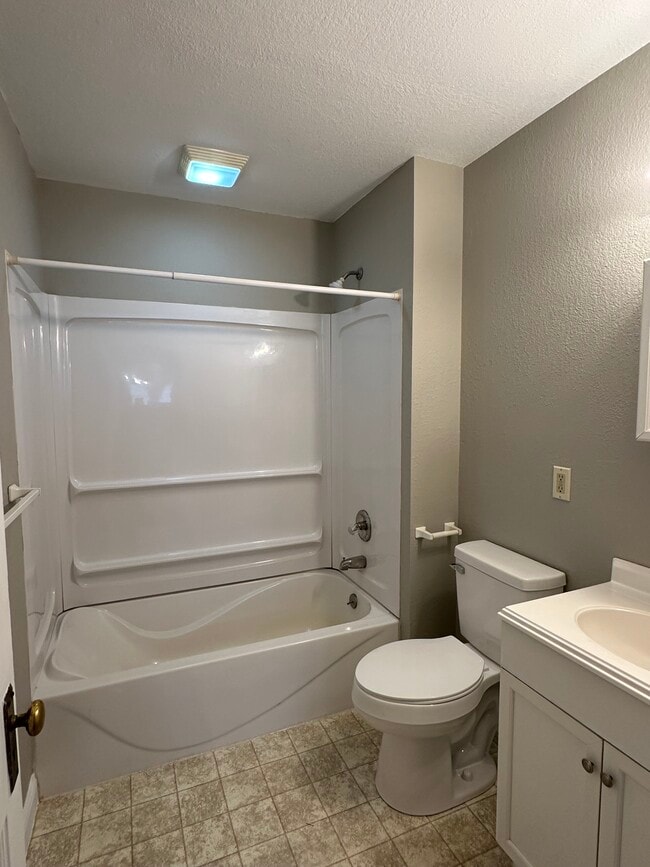 Building Photo - Two bedroom upper duplex