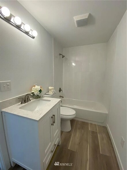 Building Photo - 2996 S Dakota St