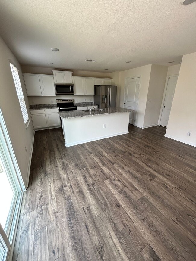 Building Photo - 632 Clay Dr