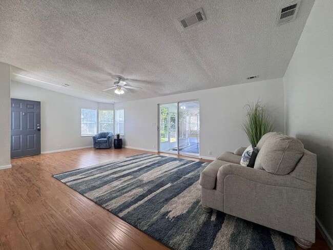 Building Photo - 2/2 in Plantation Oaks