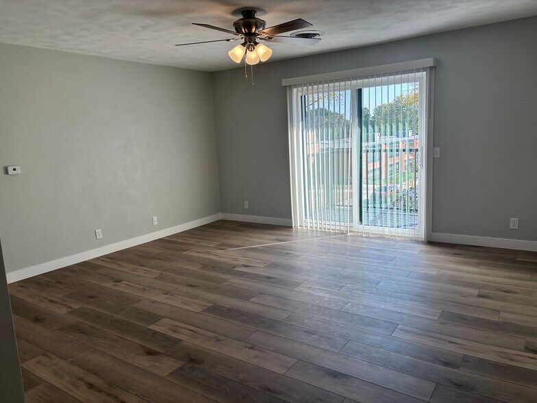 Building Photo - 1646 W 42nd St