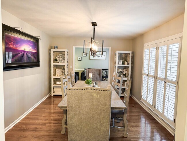 Building Photo - NO APPLICATION FEE FOR 72 HOURS! Spacious Fully-Furnished 5-Bedroom Home | Mid-Term Rental in Gre...