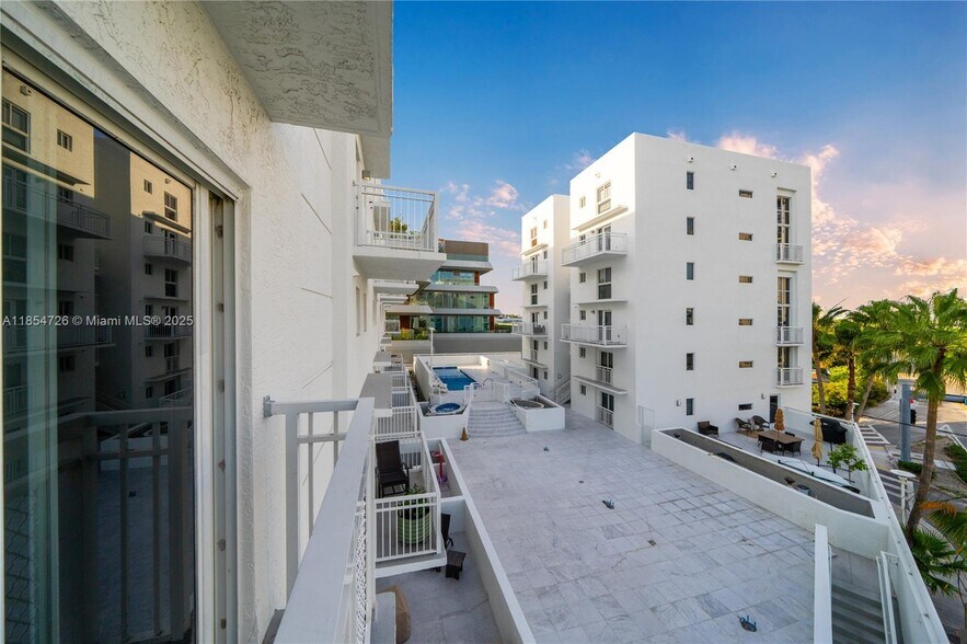 Building Photo - 1701 Sunset Harbour Dr