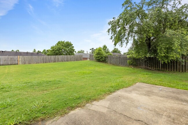 Building Photo - 717 Yeager Ln