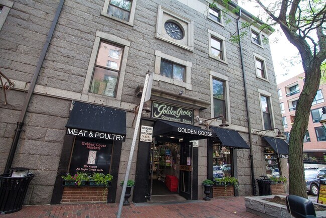 Building Photo - 146 Commercial St