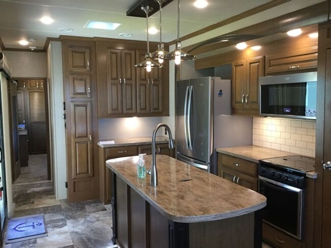 Building Photo - Move in Special! $500 off the First Months Rent!