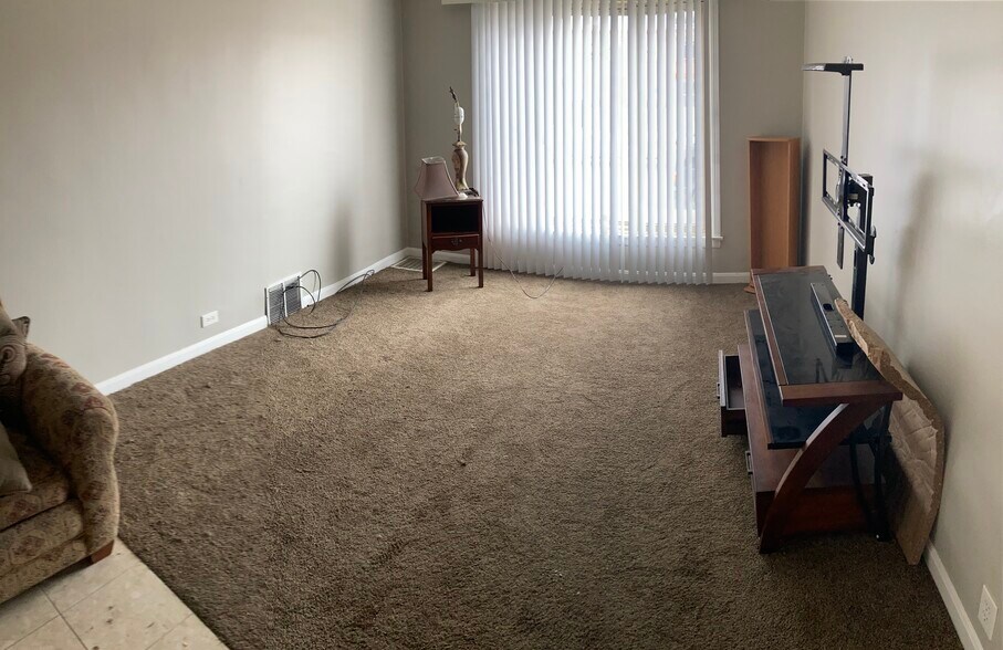 Building Photo - 5446 N Elston Ave