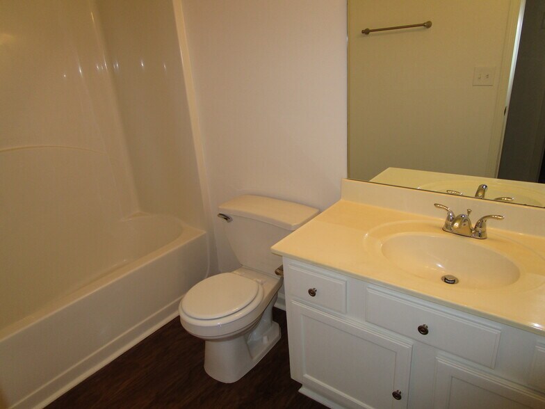 Building Photo - 2325 Carlysle Cove Dr