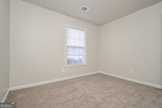 Building Photo - 25 Willow Tree Terrace