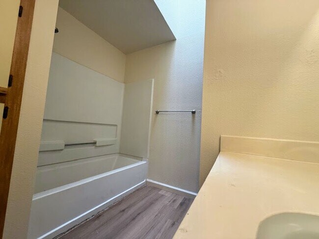 Building Photo - 1295 Alicia Cir