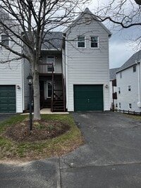 Building Photo - 634 W 2nd St