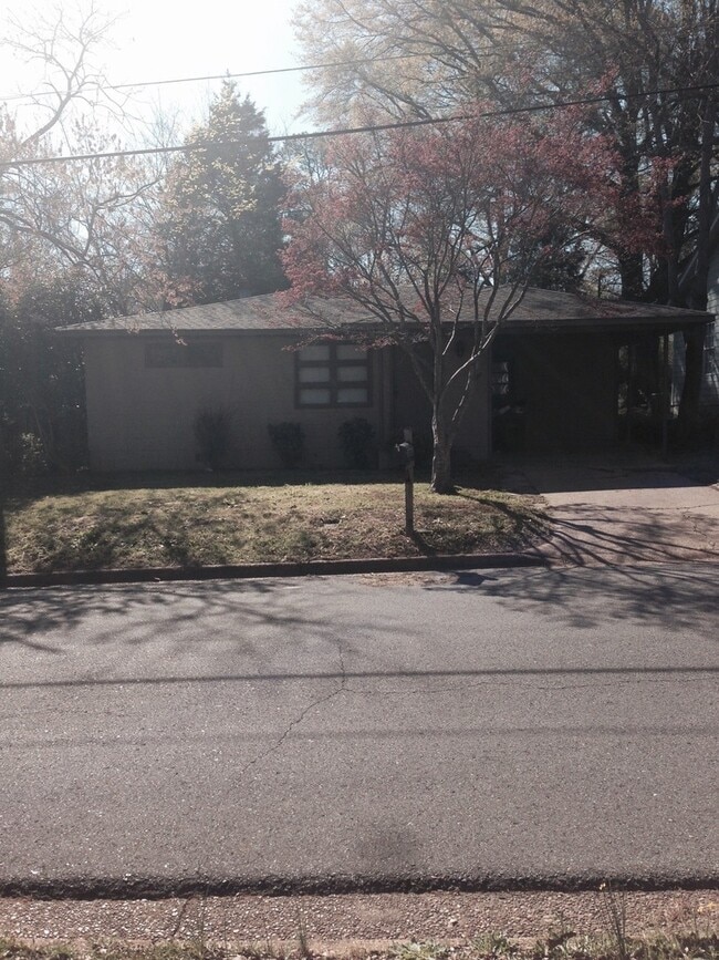 Building Photo - 1602 18th E Ave