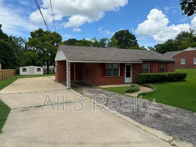 Building Photo - 4259 Hickory Dr