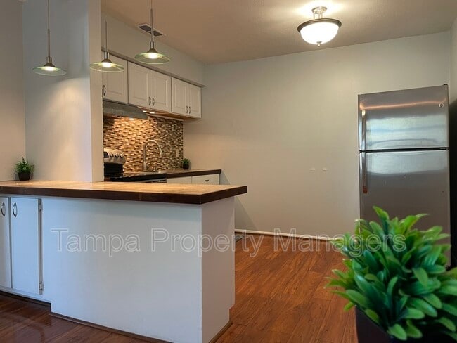 Building Photo - 9015 Westchester Cir