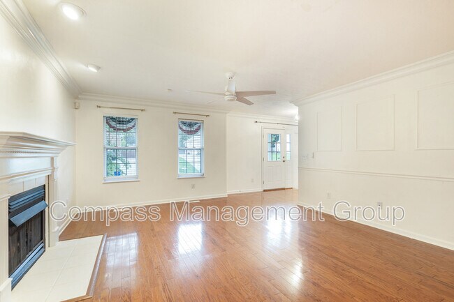 Building Photo - 1136 Paxton Dr