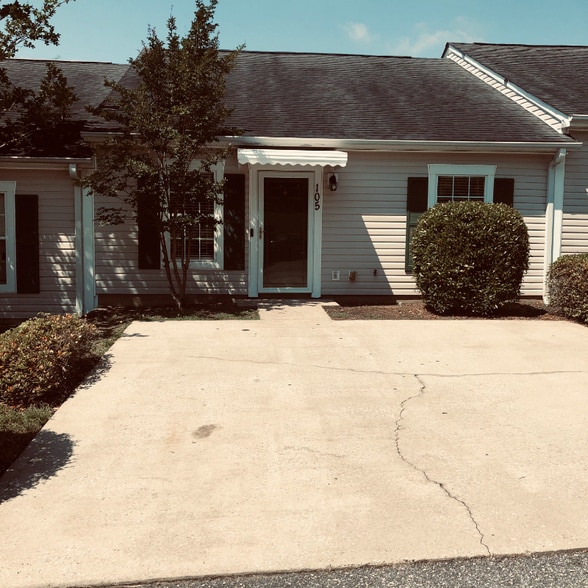 Primary Photo - 105 St Barts Ct