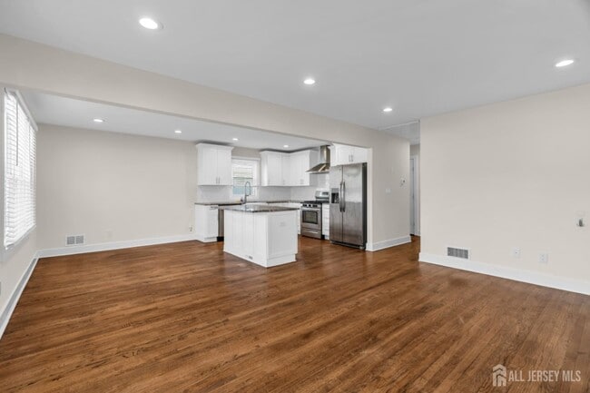 Building Photo - 36 Van Buren Ave