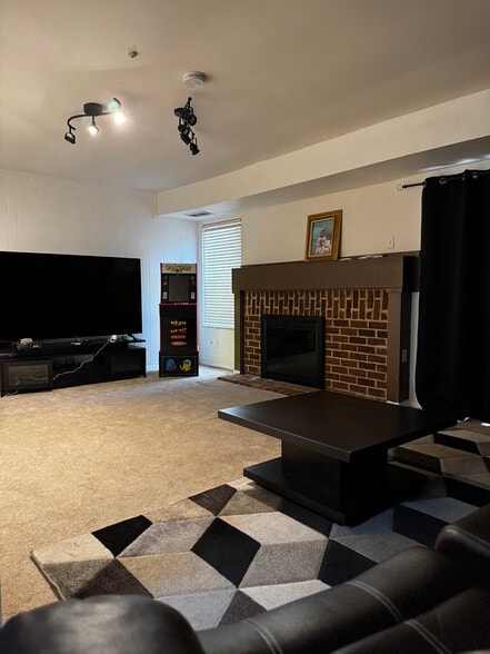 Basement - 320 Southern Ct