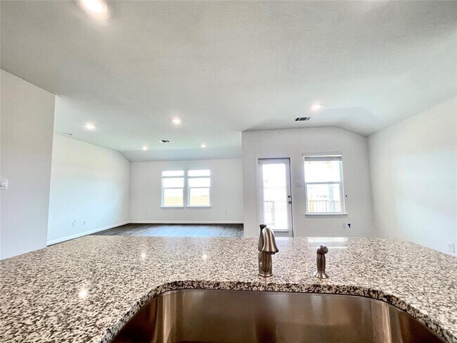 Building Photo - 590 Gladiola Lp