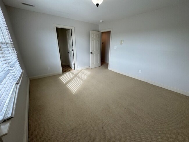 Building Photo - Eagle Ridge Golf Club!